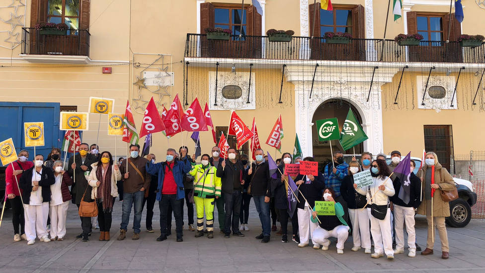 Andalucía por Sí e IU-EQUO apoyan a los trabajadores de limpieza que se manifiestan en Motril