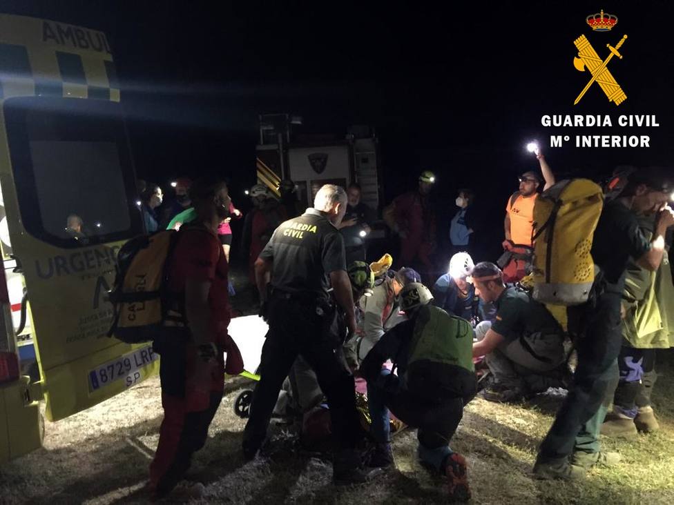 Rescatan con vida a la espeleóloga herida en la Cueva de la Gitana en Sierra de María