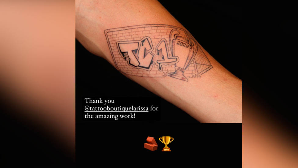 Thibaut Courtois enseña su nuevo tatuaje, en recuerdo a la final de Champions de París