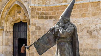 Monumento al cofrade en Palencia
