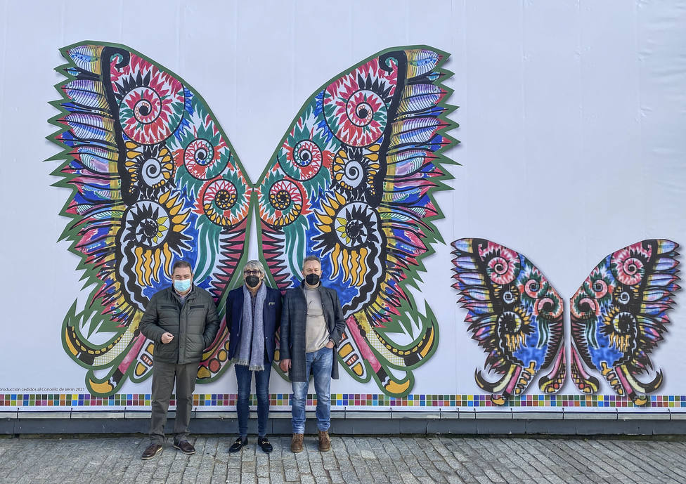 El alcalde de Verín y el artista Fernando Barreira, en la inauguración del mural