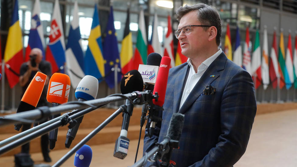 El ministro de Exteriores ucraniano reclama a la UE sanciones al gas y petróleo ruso