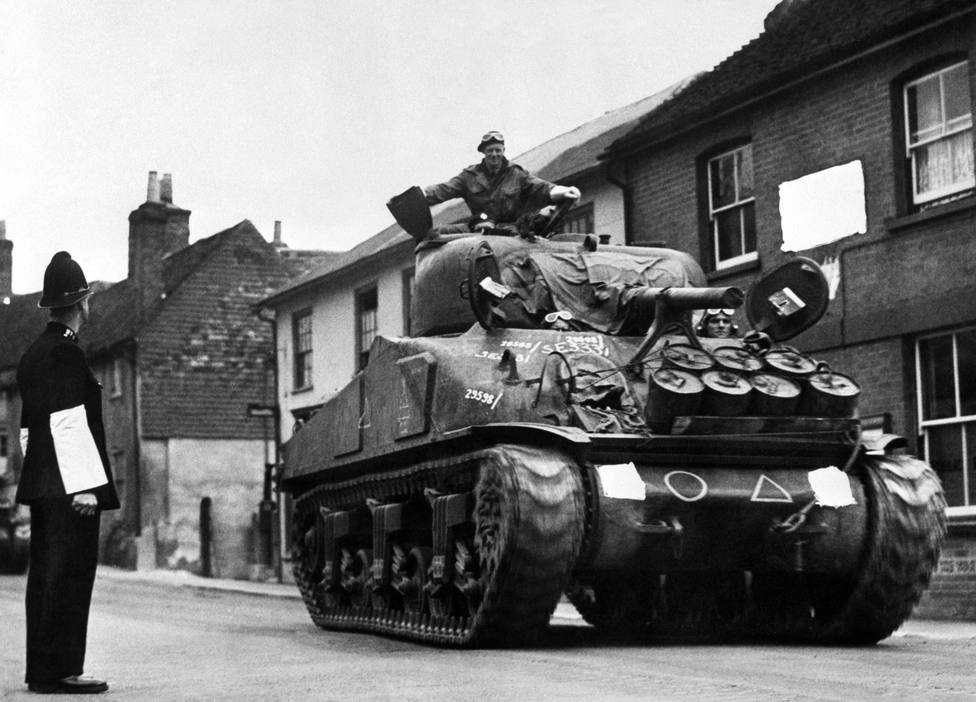 Tanques hinchables o radios falsas: las estrategias teatrales para engañar al enemigo en la II Guerra Mundial