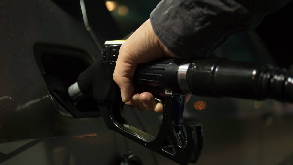 ¿Eléctrico o gasolina? Acierta en la decisión más importante al contratar tu coche de renting