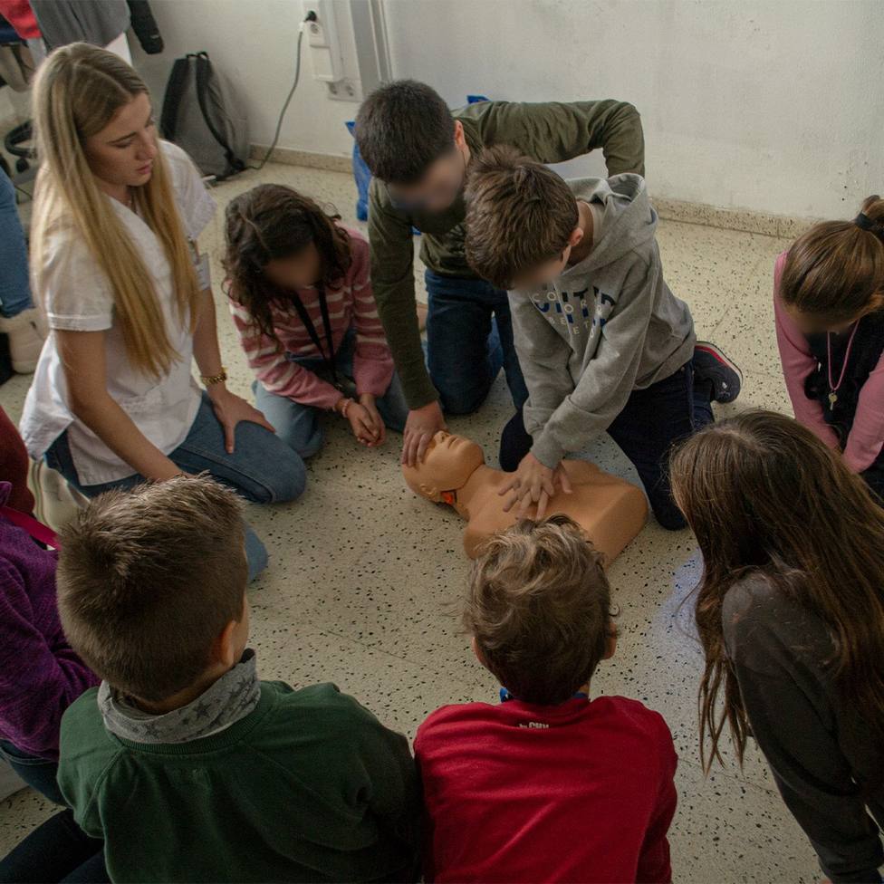 Vithas bildet Schüler der Deutschen Schule in Herz-Lungen-Wiederbelebung und Erster Hilfe aus – Valencia