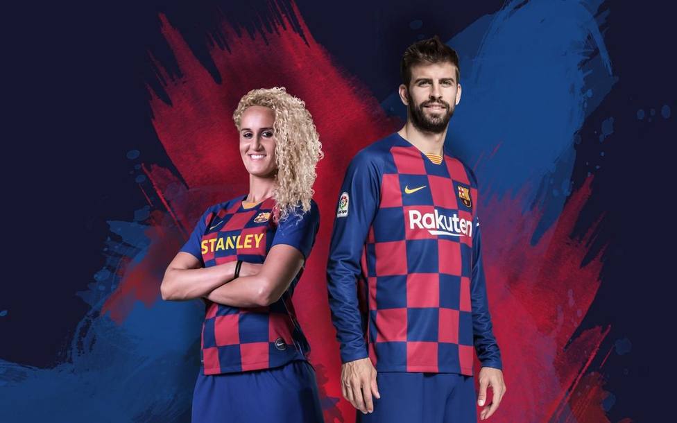 historia Admitir Máquina de recepción El Barcelona presenta la rompedora camiseta a cuadros para la próxima  temporada - LaLiga Santander - COPE