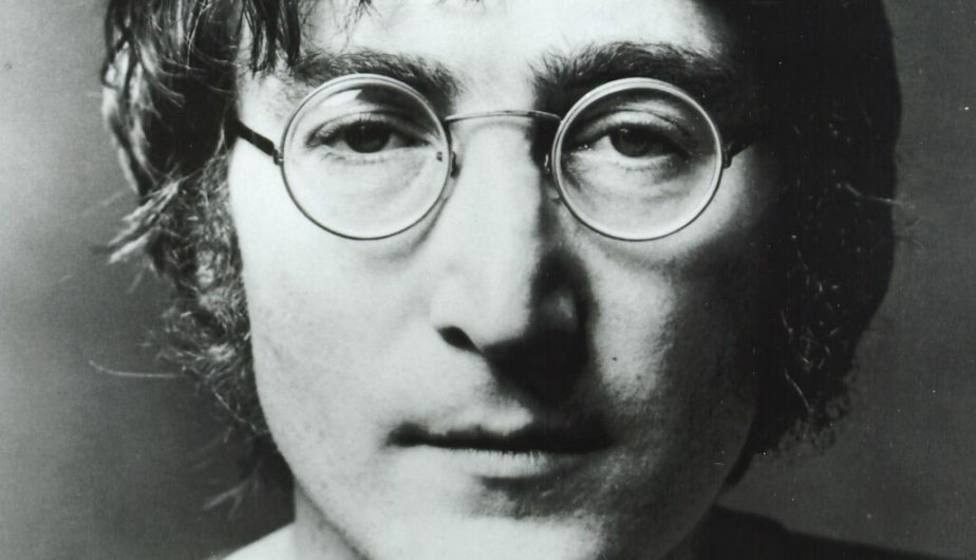 Cinco homenajes a John Lennon en forma de canción para recordar a la  estrella de los Beatles - Cultura - COPE