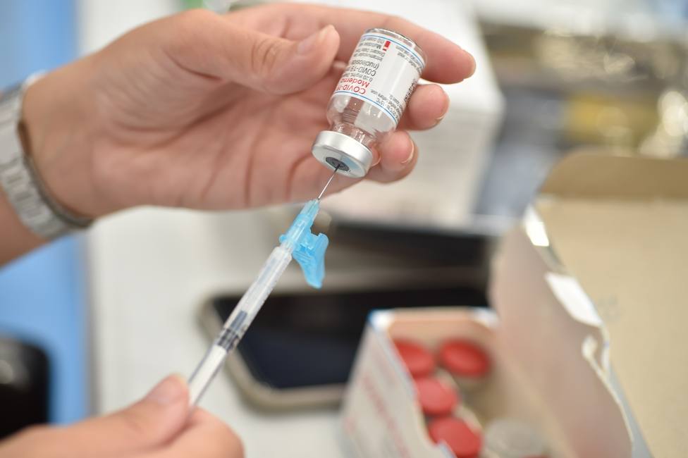 Suecia suspende el uso de la vacuna de Moderna contra la covid-19 para menores de 30 años