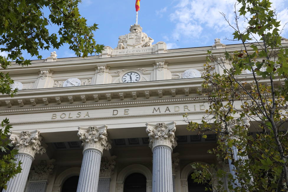 Edificio del Palacio de la bolsa de Madrid en la Plaza de la Lealtad