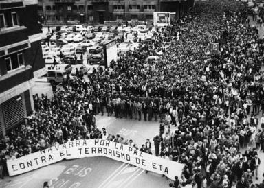 MANIFESTACION CONTRA ETA CELEBRADA EN PAMPLONA EL DIA 25 DE MARZO DE 1981 TRAS EL ASESINATO DE JOSE