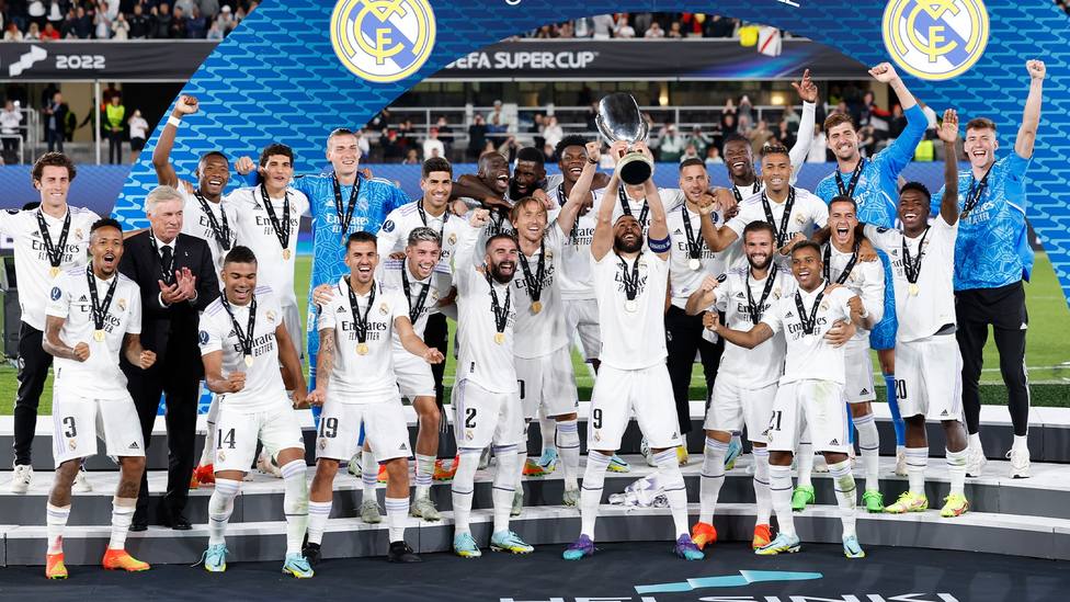 El Real Madrid levanta la Supercopa de Europa