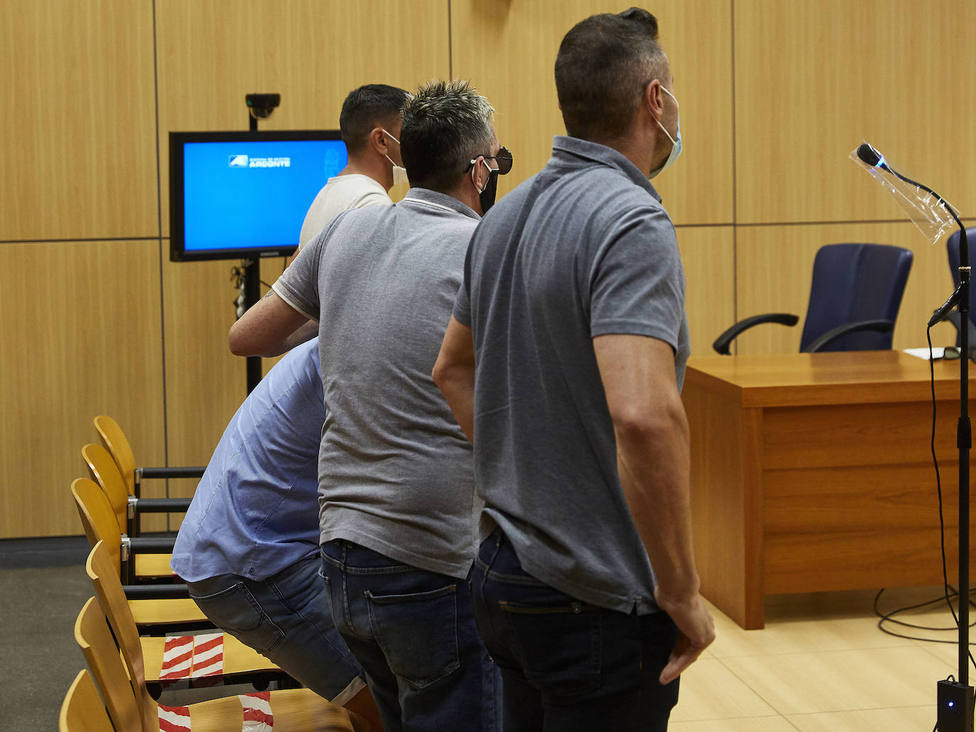 Los tres hermanos de Anglés se sientan en el banquillo