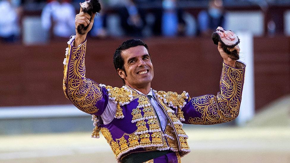 Emilio de Justo con las dos orejas que cortó en la última Feria de Otoño en Las Ventas