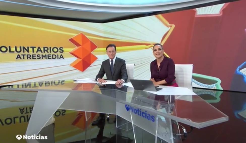 Mónica Carrillo se queda en blanco en Antena 3 Noticias por lo que le dicen en directo: Me he quedado…