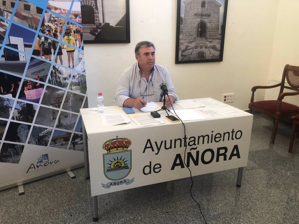 El alcalde de Añora critica un corte de agua sin aviso previo y considera que sólo hay agua para dos meses