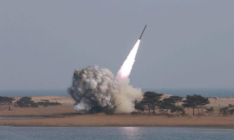 Corea del Norte lanza un misil de corto alcance en nueva prueba balística