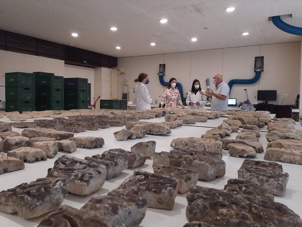 Medina Azahara inicia un nuevo proyecto de limpieza, catalogación y almacenamiento de atauriques