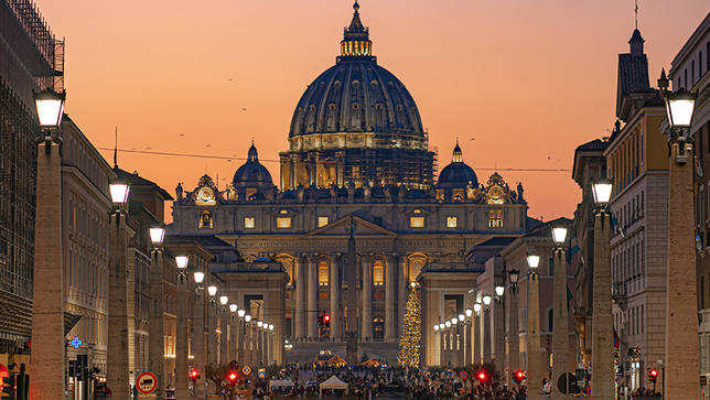 El Papa remarca que los bienes del Vaticano son para el 