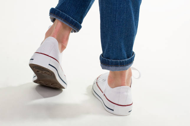 El secreto para limpiar la goma blanca de tus zapatillas - COPE - COPE