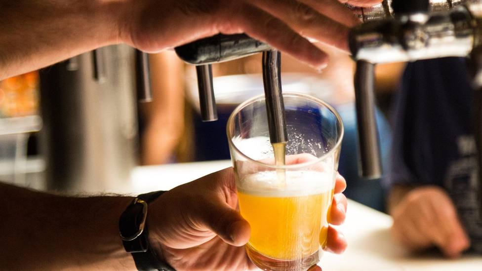 Una española pide una cerveza con limón en Portugal y lo que le sirven la deja sin palabras: Encima...