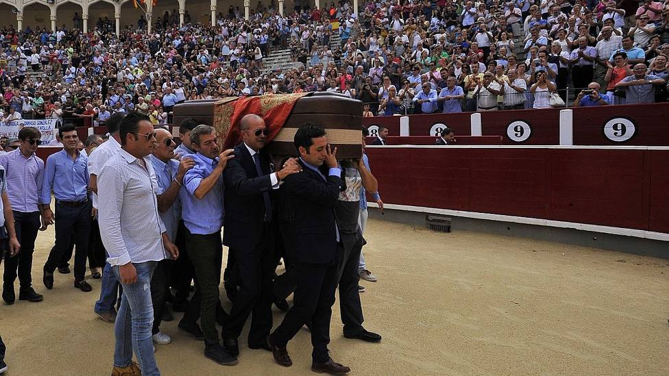 La última vuelta al ruedo de Dámaso González congregó a miles de aficionados en Albacete