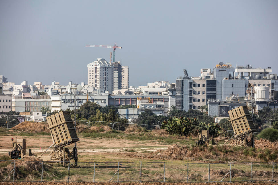 Las fuerzas de Israel atacan objetivos en Líbano en respuesta al lanzamiento de cuatro cohetes