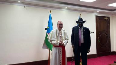 Parolin, con el presidente de Sudán del Sur, Salva Kiir: La única lucha que hay que hacer es por la paz