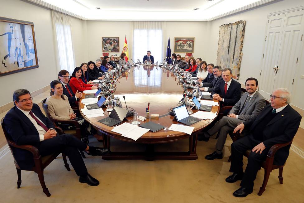 De 13 a 22: así ha diluido Pedro Sánchez los ministerios de su Gobierno para dar cabida a Podemos