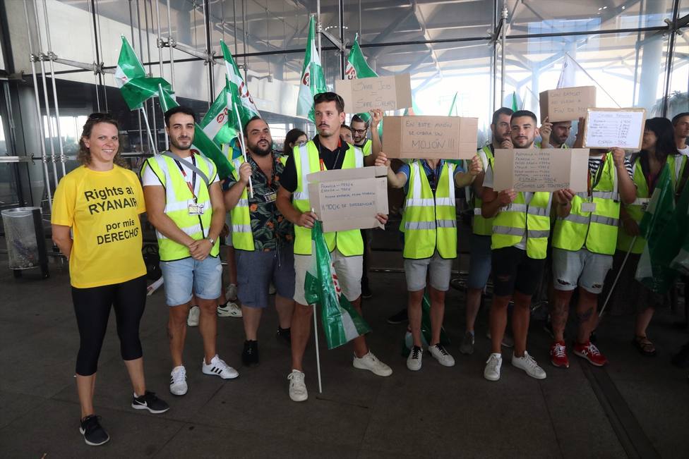 Ocho cancelaciones y 46 retrasos de vuelos en tercer día de huelga en Easyjet
