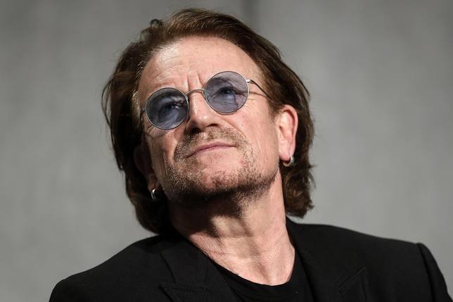 occidental retirarse sentido Gafas misteriosas, ayuda al tercer mundo y una dura enfermedad: así es Bono,  el líder de 'U2' - Sociedad - COPE