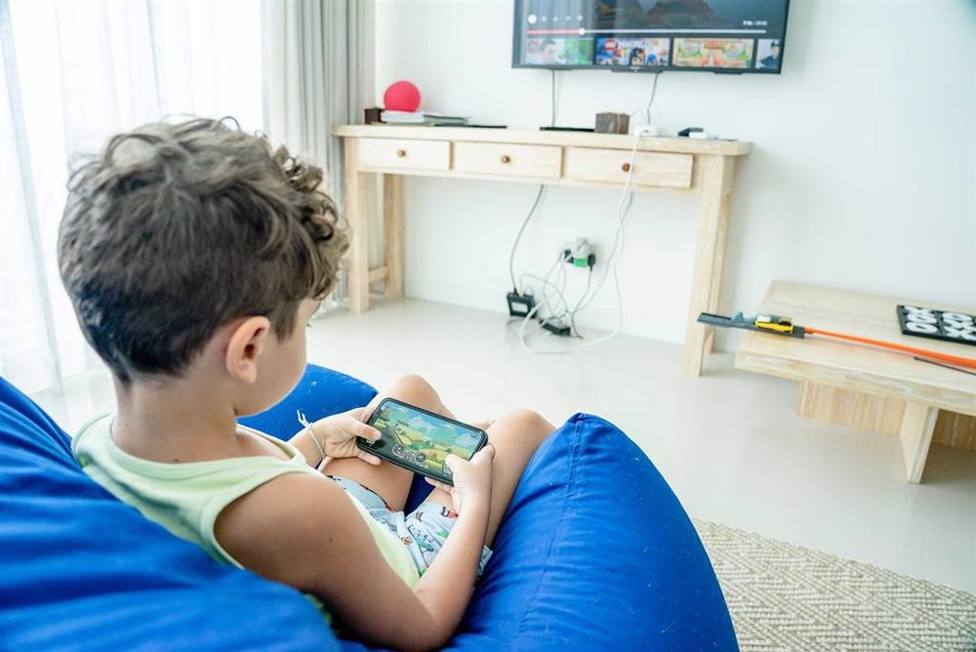 Internet: Recomendaciones para que los niños usen las pantallas de forma responsable este verano