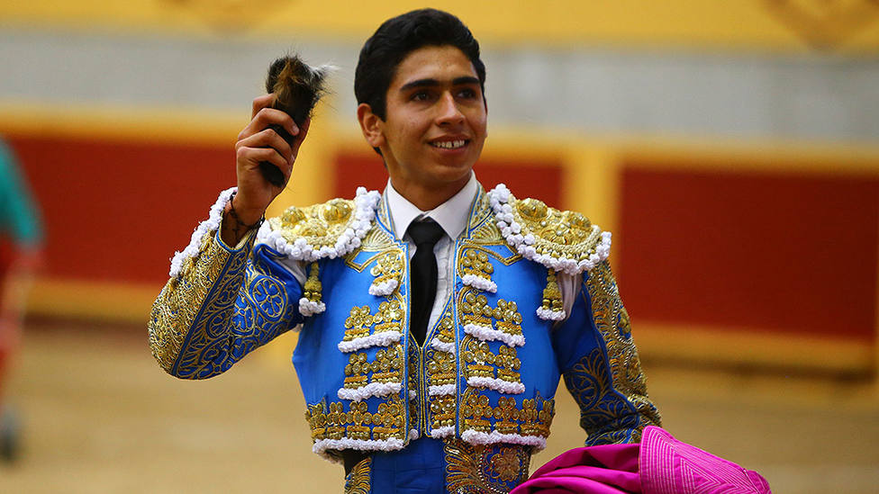 Héctor Gutiérrez con la oreja conquistada en el último festejo de la Feria de Moralzarzal
