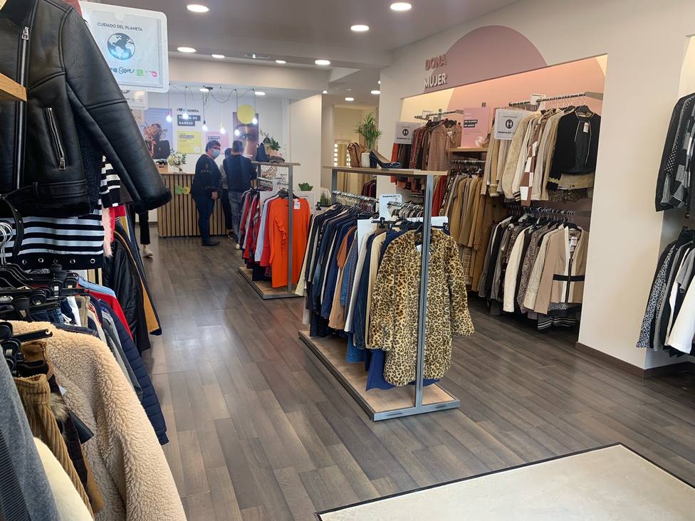 Ortografía Pasto profundamente Cáritas Valencia inaugura su séptima tienda de ropa de segunda mano -  Valencia - COPE