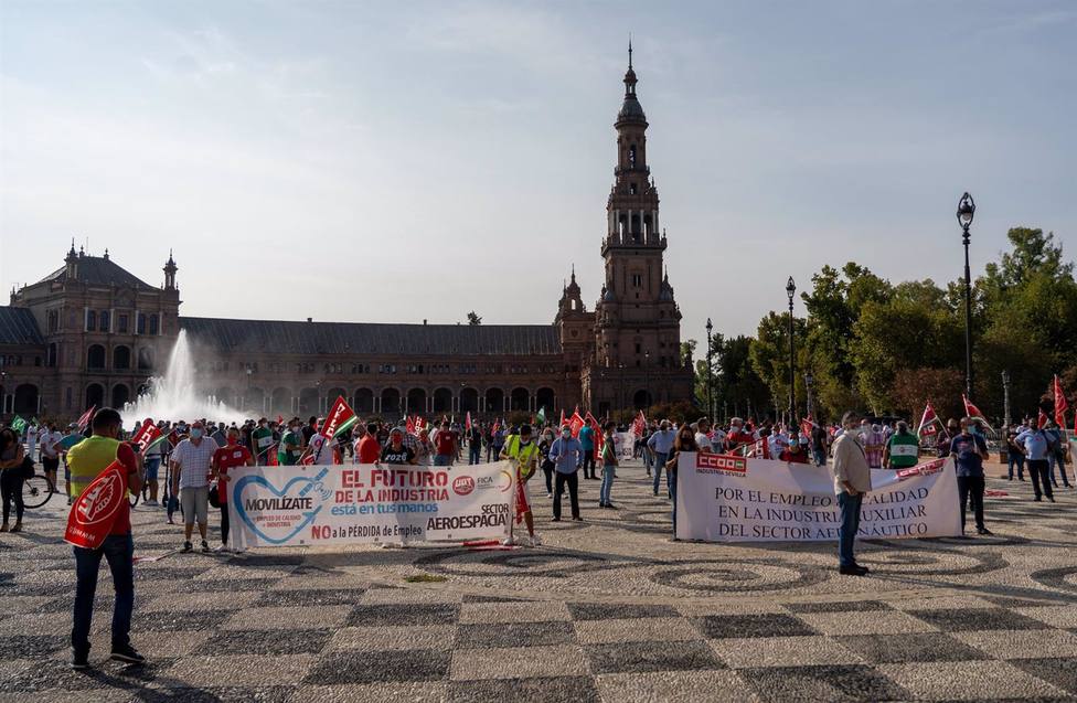 Sevilla.-Frente comÃºn de CES, CCOO y UGT por la industria y en defensa de la planta de Santa BÃ¡rbara