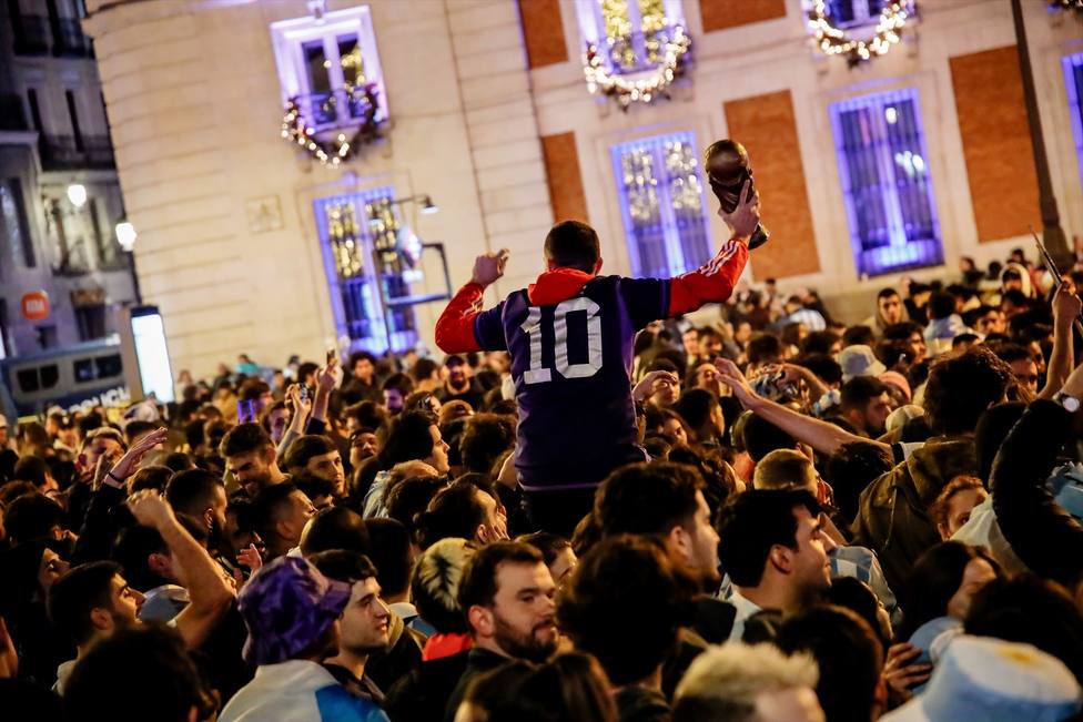 Aficionados argentinos celebran en Madrid