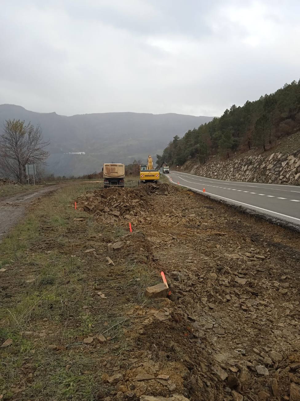 A Xunta inicia as obras de mellora de seguridade na intersección da estrada OU-122 en Viladequinta, no concello de Carballeda de Valdeorras