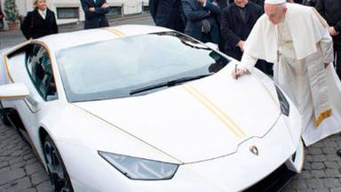 Esto es lo que ha hecho el Papa con el Lamborghini que le regalaron -  Historias - COPE