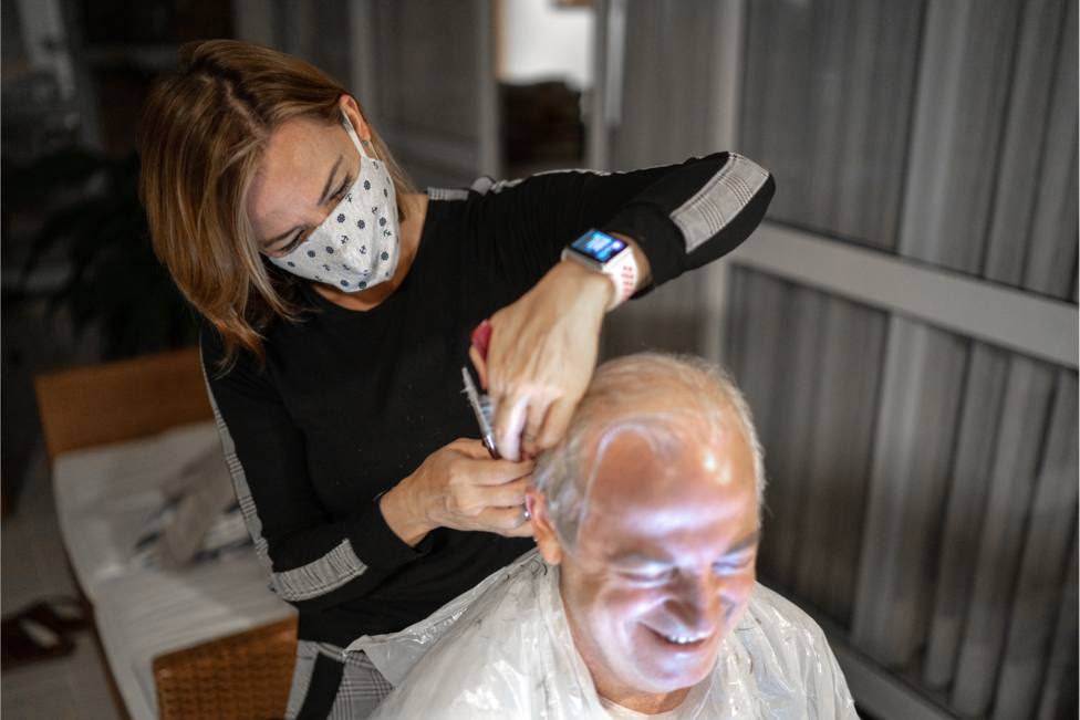 El servicio de podología y peluquería está disponible en Moeche para personas dependientes