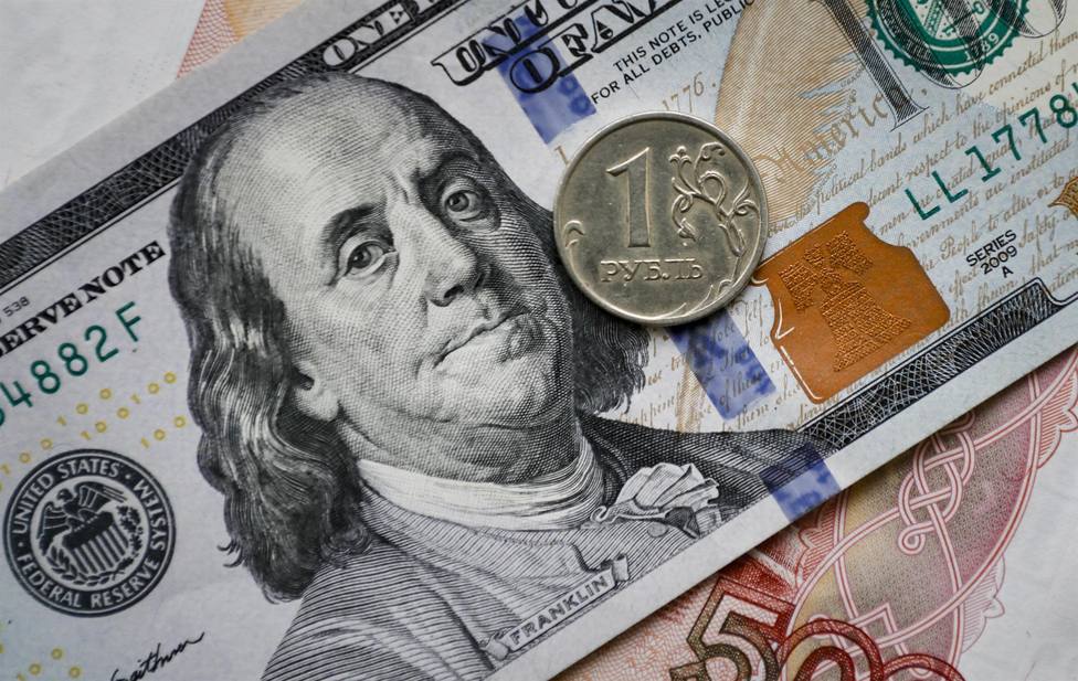 ¿Por qué se ha disparado el valor de la moneda rusa del rublo tras la guerra en Ucrania?