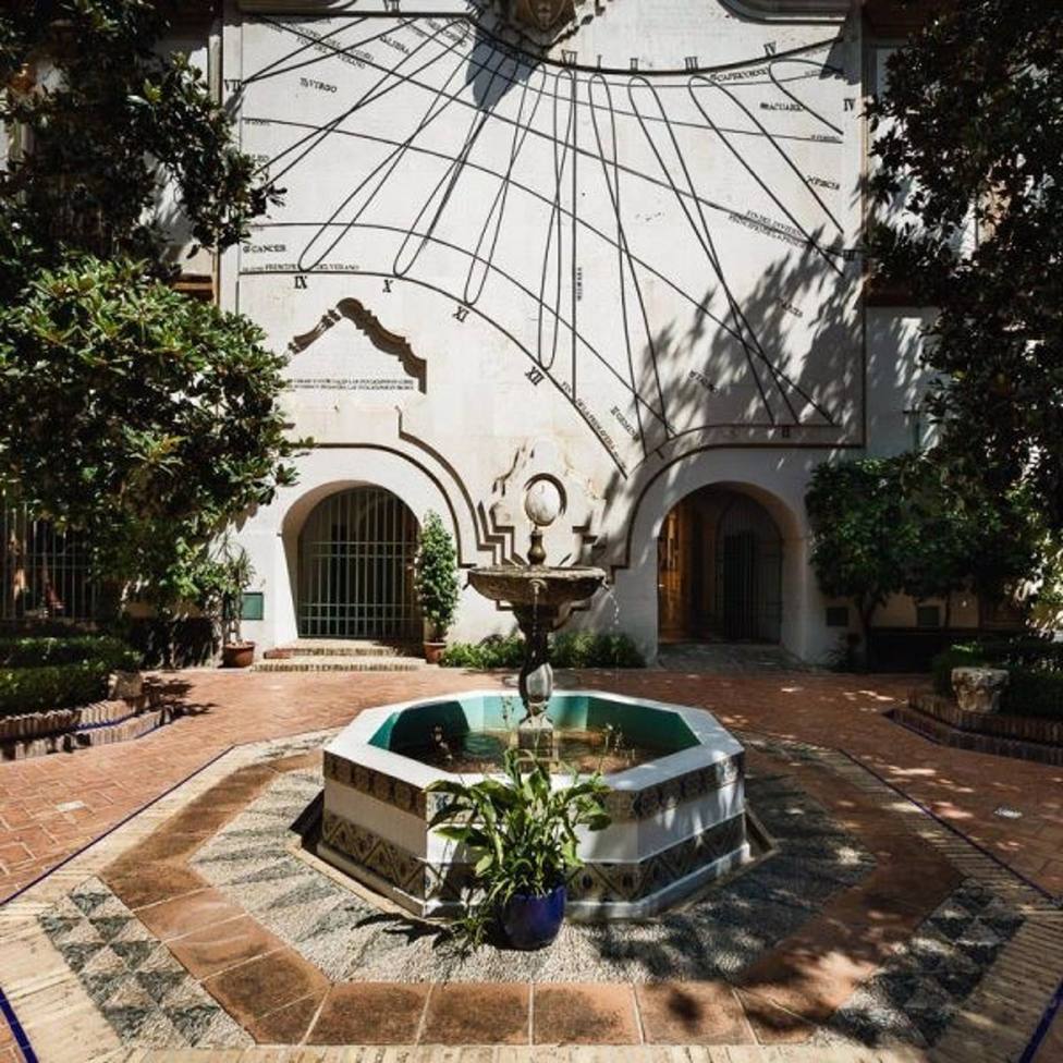 Cinco de los patios institucionales más icónicos de Córdoba acogerán las instalaciones artísticas de Flora