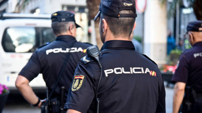 La Policía Nacional detiene a diez falsos hackers por estafar a clientes  que contrataban sus servicios - Barcelona - COPE