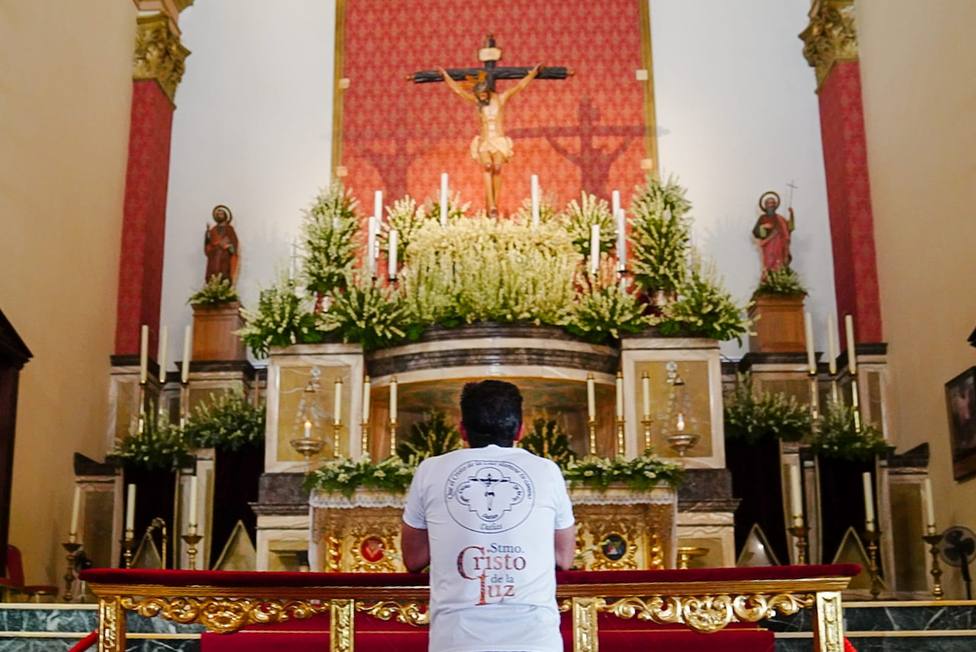 El presidente de la Diputación de Almería, uno de los 50.000 peregrinos que han visitado al Cristo de la Luz