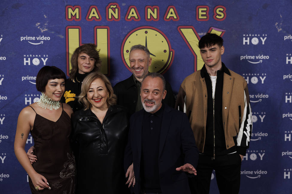 Parte de los actores de Mañana es hoy, protagonizada por el ferrolano Javier Gutiérrez - EFE/Sergio Pérez