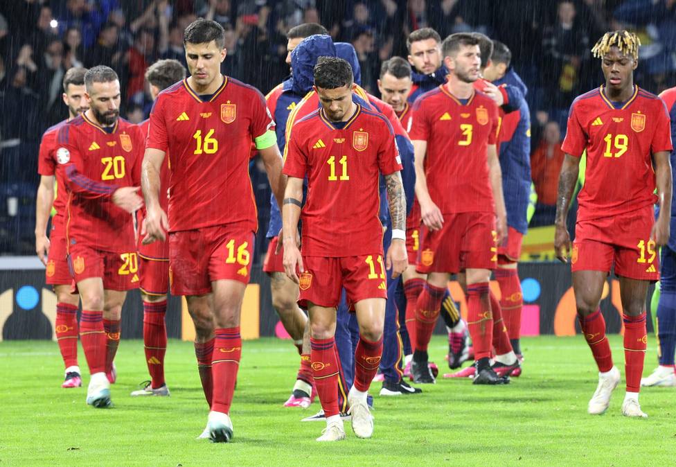 La selección española, tras su derrota ante Escocia (EFE)