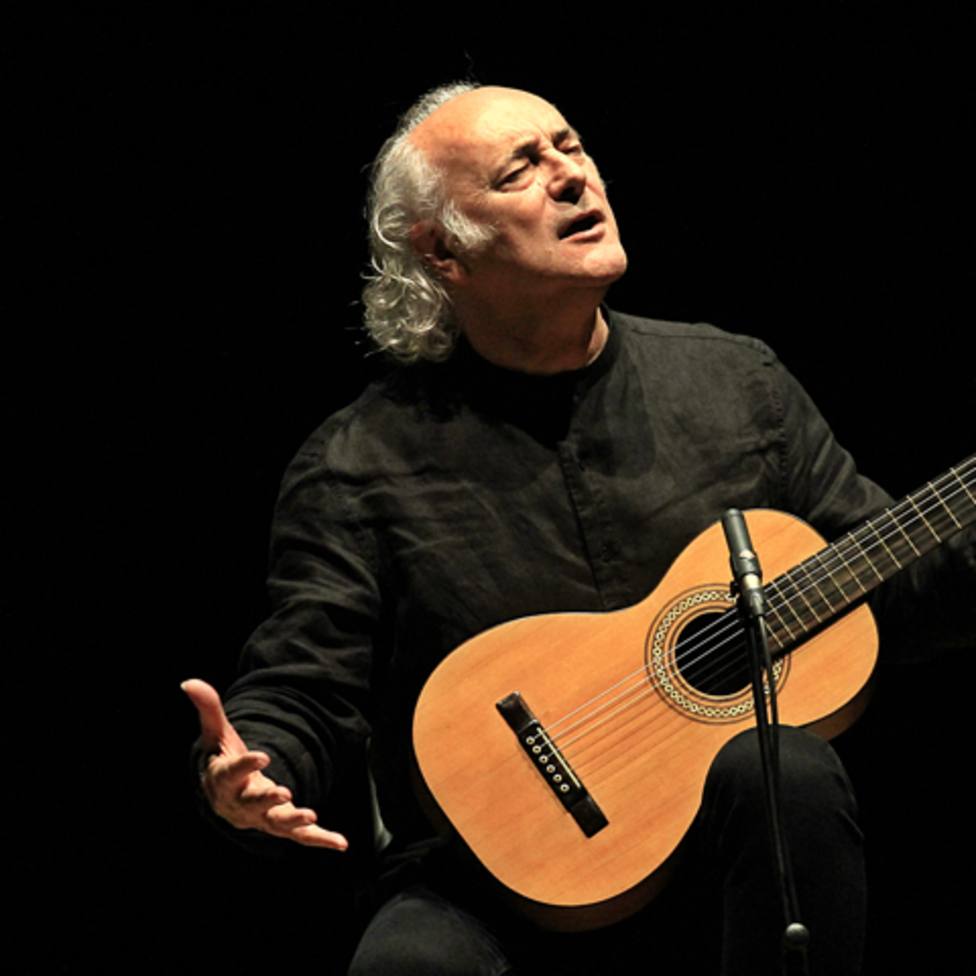 Amancio Prada, cantor de los poetas españoles, en el Festival de la  Guitarra - Granada - COPE