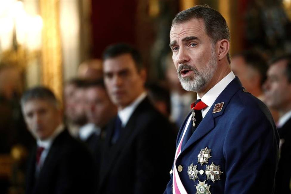 Felipe VI cumple con su promesa de ejemplaridad y corta con su padre