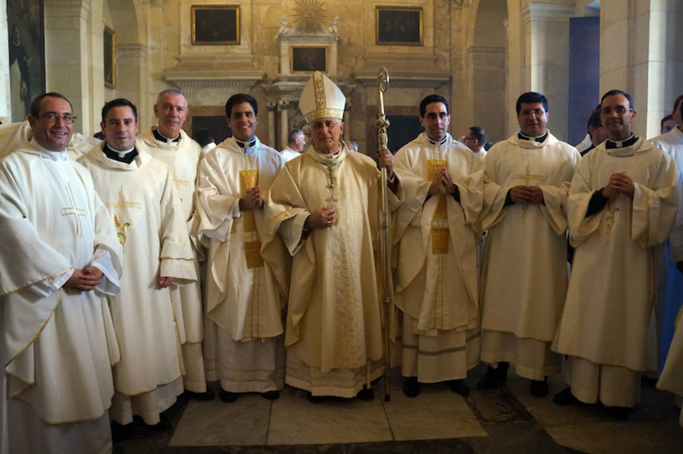 Ordenación de presbíteros y diáconos en la catedral de Cádiz - Iglesia ...