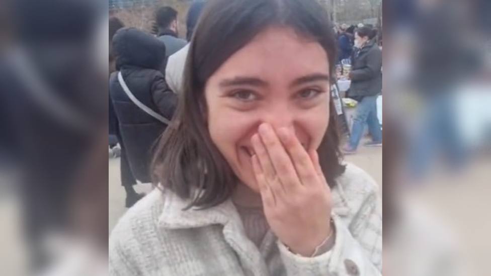 Una joven va al Rastro de Valencia y lo que se encuentra en venta le deja muda: En estado de shock