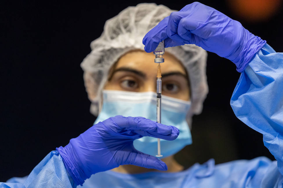 Pfizer asegura que en seis semanas podría tener lista la vacuna contra la nueva variante ómicron