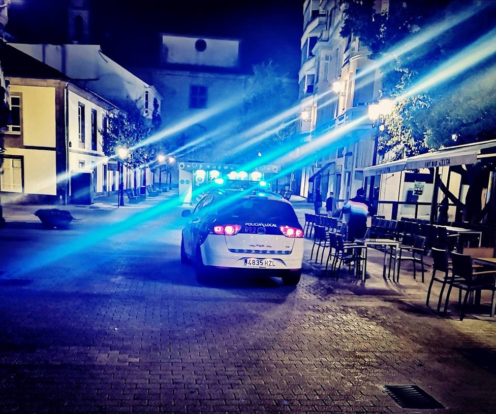 Una patrulla de la Policía Local en Campo Castelo